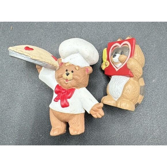 2 Mint Hallmark Valentine's Day Merry Miniature 1989 Teddy Baker & Raccoon -S1R - Picture 1 of 7